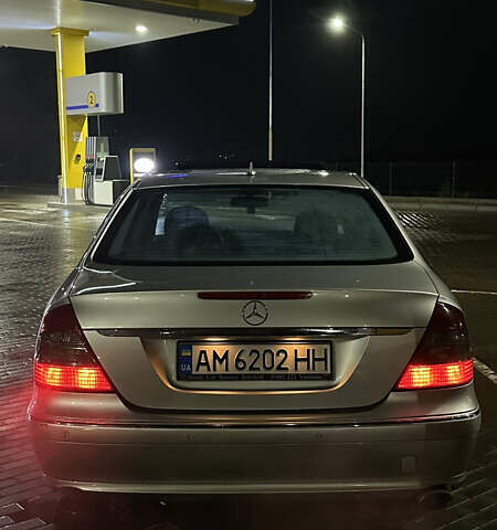 Серый Мерседес Е-Класс, объемом двигателя 2.99 л и пробегом 280 тыс. км за 9500 $, фото 5 на Automoto.ua