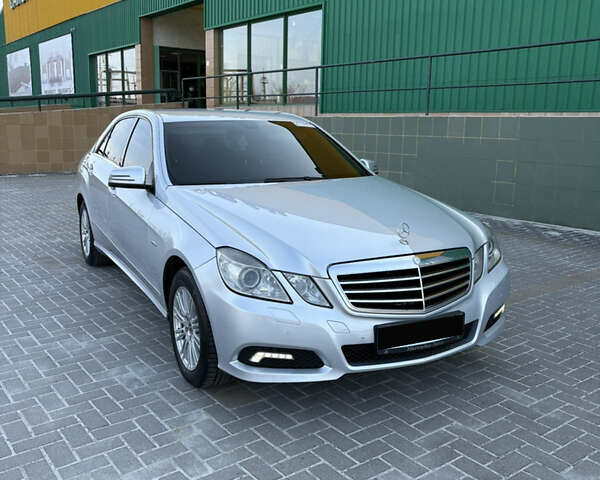 Сірий Мерседес Е-Клас, об'ємом двигуна 2.2 л та пробігом 171 тис. км за 12600 $, фото 5 на Automoto.ua