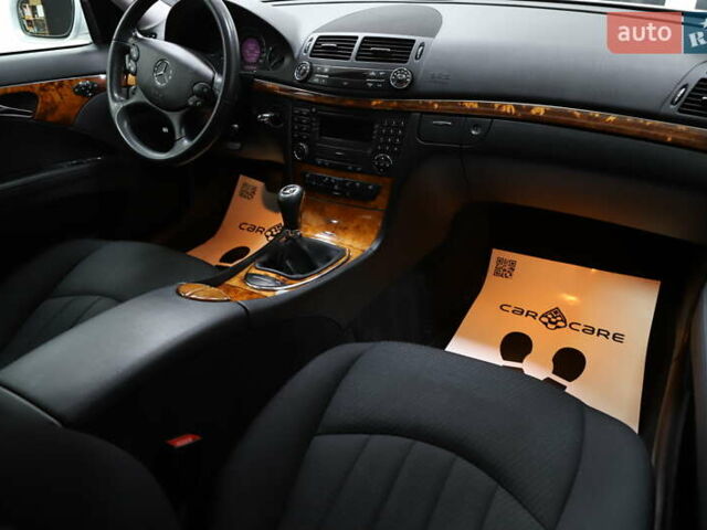 Сірий Мерседес Е-Клас, об'ємом двигуна 2.2 л та пробігом 194 тис. км за 14899 $, фото 71 на Automoto.ua