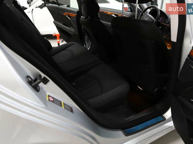 Сірий Мерседес Е-Клас, об'ємом двигуна 2.2 л та пробігом 194 тис. км за 14899 $, фото 80 на Automoto.ua