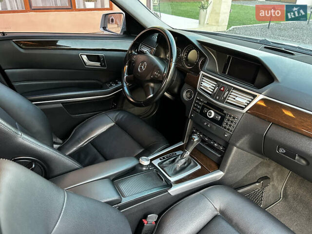 Серый Мерседес Е-Класс, объемом двигателя 2.2 л и пробегом 280 тыс. км за 11750 $, фото 17 на Automoto.ua