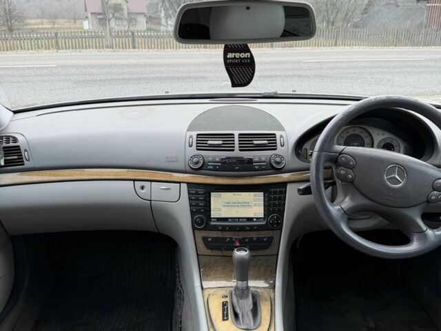 Сірий Мерседес Е-Клас, об'ємом двигуна 3 л та пробігом 380 тис. км за 4433 $, фото 6 на Automoto.ua