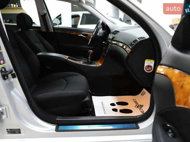 Сірий Мерседес Е-Клас, об'ємом двигуна 2.2 л та пробігом 194 тис. км за 14899 $, фото 73 на Automoto.ua