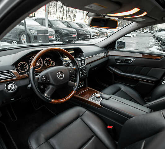 Серый Мерседес Е-Класс, объемом двигателя 3.5 л и пробегом 139 тыс. км за 15500 $, фото 16 на Automoto.ua