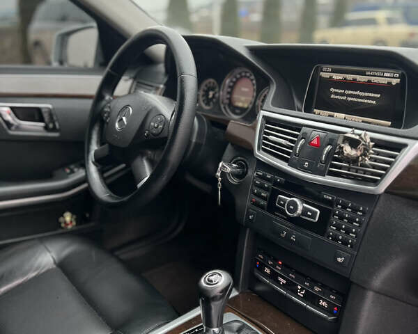Сірий Мерседес Е-Клас, об'ємом двигуна 2.2 л та пробігом 380 тис. км за 9900 $, фото 15 на Automoto.ua