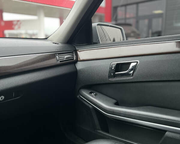 Сірий Мерседес Е-Клас, об'ємом двигуна 2.2 л та пробігом 380 тис. км за 9900 $, фото 17 на Automoto.ua