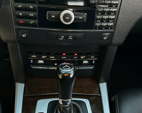 Серый Мерседес Е-Класс, объемом двигателя 2.2 л и пробегом 280 тыс. км за 11750 $, фото 23 на Automoto.ua