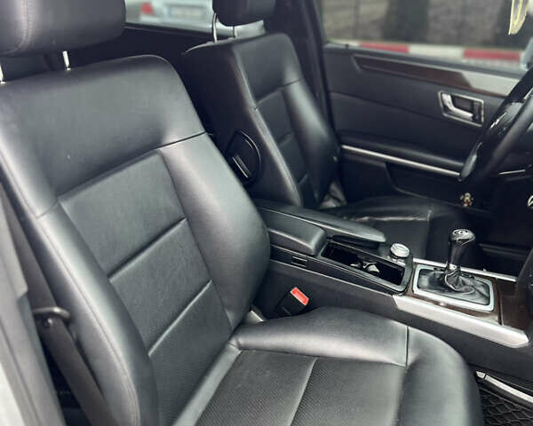 Сірий Мерседес Е-Клас, об'ємом двигуна 2.2 л та пробігом 380 тис. км за 9900 $, фото 14 на Automoto.ua