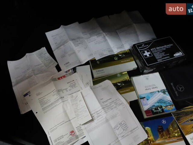 Сірий Мерседес Е-Клас, об'ємом двигуна 2.2 л та пробігом 194 тис. км за 14899 $, фото 93 на Automoto.ua