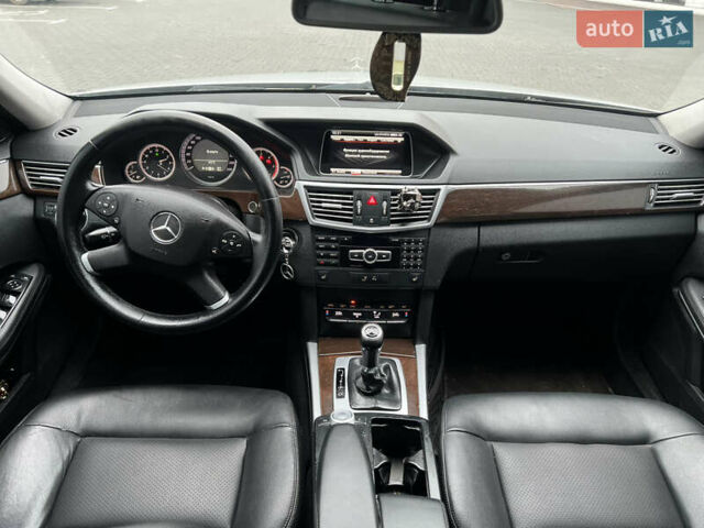 Сірий Мерседес Е-Клас, об'ємом двигуна 2.2 л та пробігом 380 тис. км за 9900 $, фото 13 на Automoto.ua