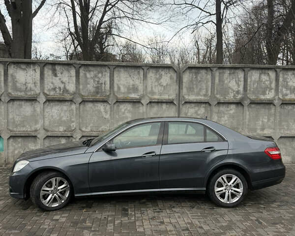 Серый Мерседес Е-Класс, объемом двигателя 2.2 л и пробегом 227 тыс. км за 10500 $, фото 2 на Automoto.ua