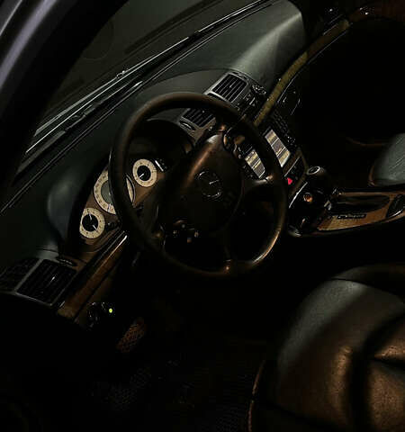 Серый Мерседес Е-Класс, объемом двигателя 2.99 л и пробегом 280 тыс. км за 9500 $, фото 7 на Automoto.ua