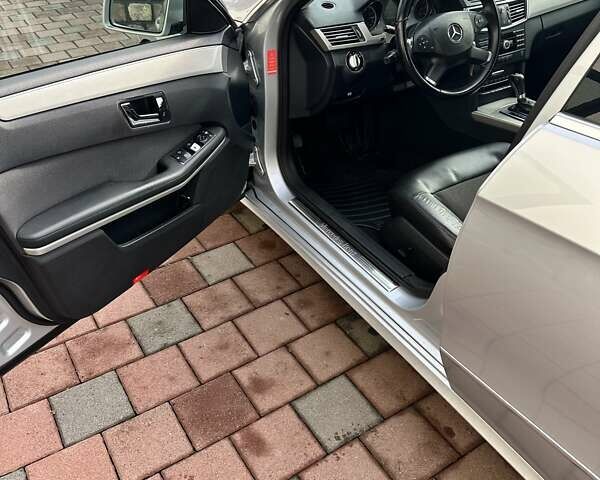 Серый Мерседес Е-Класс, объемом двигателя 2.14 л и пробегом 358 тыс. км за 11200 $, фото 8 на Automoto.ua