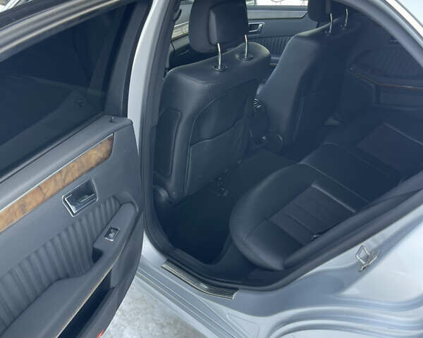 Сірий Мерседес Е-Клас, об'ємом двигуна 2.14 л та пробігом 190 тис. км за 12500 $, фото 15 на Automoto.ua