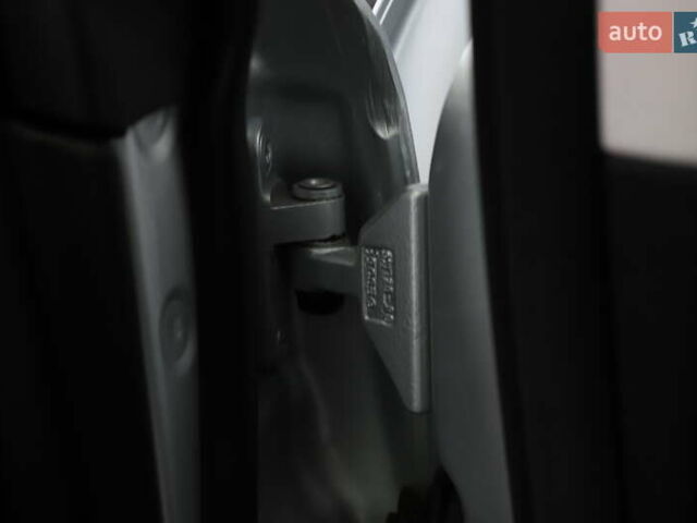 Сірий Мерседес Е-Клас, об'ємом двигуна 2.2 л та пробігом 194 тис. км за 14899 $, фото 67 на Automoto.ua