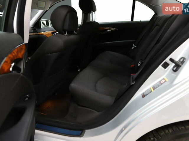 Сірий Мерседес Е-Клас, об'ємом двигуна 2.2 л та пробігом 194 тис. км за 14899 $, фото 70 на Automoto.ua