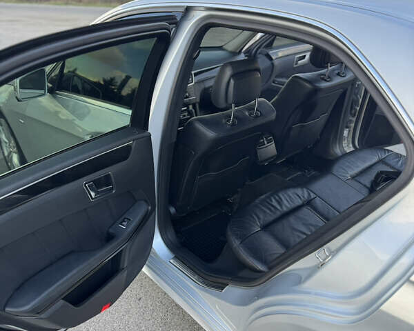 Сірий Мерседес Е-Клас, об'ємом двигуна 2.2 л та пробігом 325 тис. км за 12400 $, фото 5 на Automoto.ua