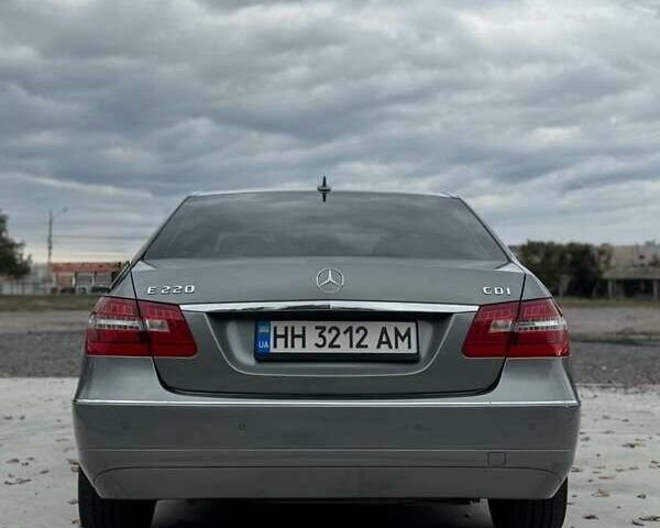 Мерседес Е-Клас 2010 у Києві на Automoto.ua Сірий Мерседес Е-Клас, об'ємом двигуна 2.14 л та пробігом 398 тис. км за 13900 $, фото 8 на Automoto.ua