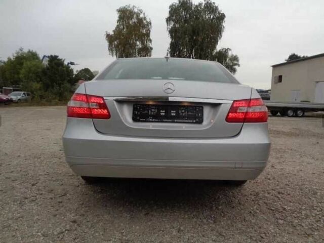 Серый Мерседес Е-Класс, объемом двигателя 2.1 л и пробегом 287 тыс. км за 9550 $, фото 4 на Automoto.ua