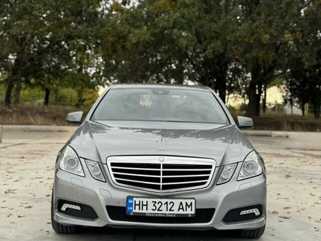 Мерседес Е-Клас 2010 у Києві на Automoto.ua Сірий Мерседес Е-Клас, об'ємом двигуна 2.14 л та пробігом 398 тис. км за 13900 $, фото 1 на Automoto.ua