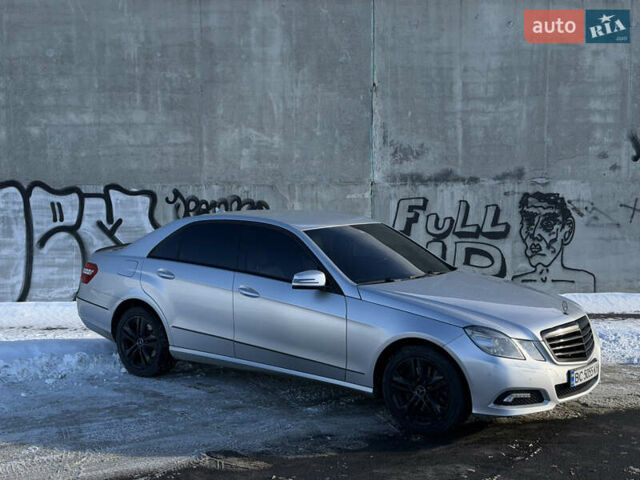 Сірий Мерседес Е-Клас, об'ємом двигуна 3 л та пробігом 238 тис. км за 15900 $, фото 2 на Automoto.ua