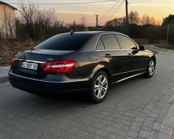 Серый Мерседес Е-Класс, объемом двигателя 2.2 л и пробегом 270 тыс. км за 11000 $, фото 6 на Automoto.ua