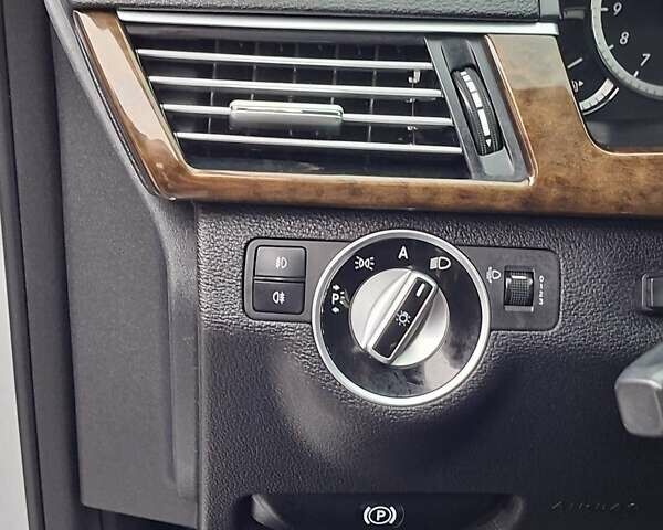 Сірий Мерседес Е-Клас, об'ємом двигуна 2.14 л та пробігом 280 тис. км за 10700 $, фото 17 на Automoto.ua