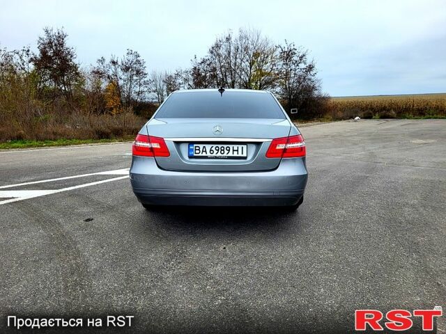 Серый Мерседес Е-Класс, объемом двигателя 2.1 л и пробегом 320 тыс. км за 13600 $, фото 3 на Automoto.ua