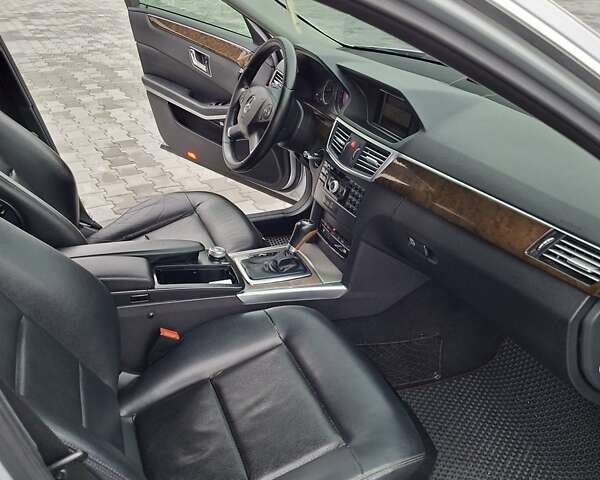 Сірий Мерседес Е-Клас, об'ємом двигуна 2.14 л та пробігом 280 тис. км за 10700 $, фото 24 на Automoto.ua