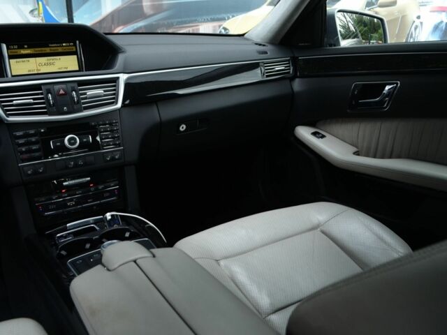 Серый Мерседес Е-Класс, объемом двигателя 3.5 л и пробегом 284 тыс. км за 14500 $, фото 9 на Automoto.ua