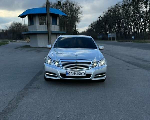Сірий Мерседес Е-Клас, об'ємом двигуна 2.2 л та пробігом 325 тис. км за 12400 $, фото 1 на Automoto.ua