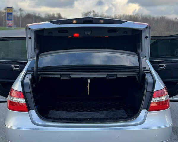 Сірий Мерседес Е-Клас, об'ємом двигуна 2.2 л та пробігом 325 тис. км за 12400 $, фото 12 на Automoto.ua