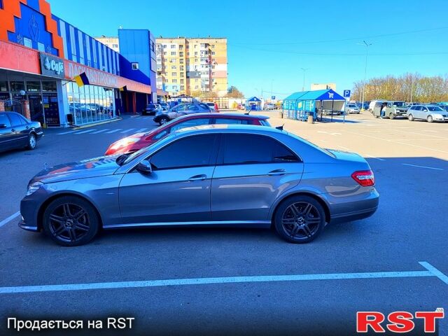 Серый Мерседес Е-Класс, объемом двигателя 2.1 л и пробегом 320 тыс. км за 13600 $, фото 9 на Automoto.ua