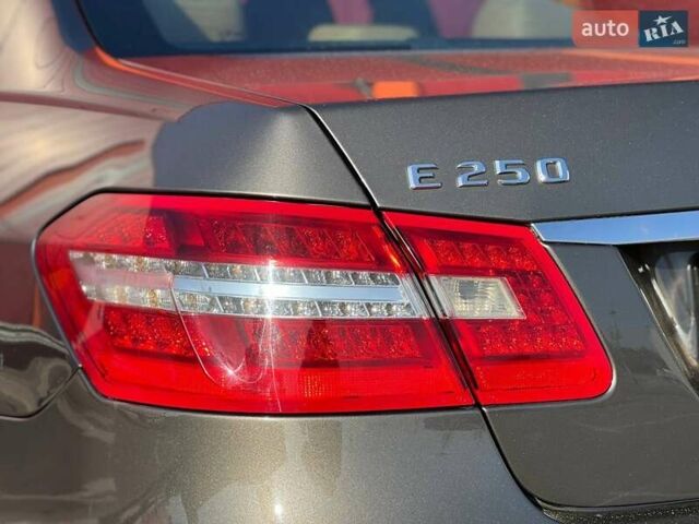 Серый Мерседес Е-Класс, объемом двигателя 2.2 л и пробегом 227 тыс. км за 15499 $, фото 8 на Automoto.ua