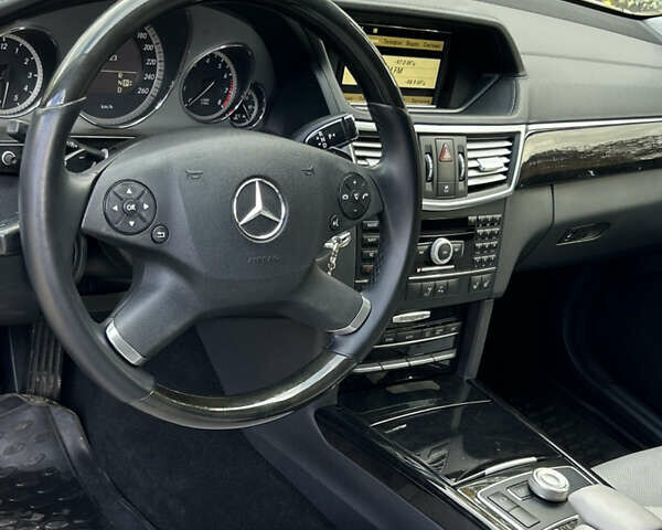 Мерседес Е-Клас 2010 у Прилуках на Automoto.ua Сірий Мерседес Е-Клас, об'ємом двигуна 3.5 л та пробігом 278 тис. км за 11400 $, фото 13 на Automoto.ua