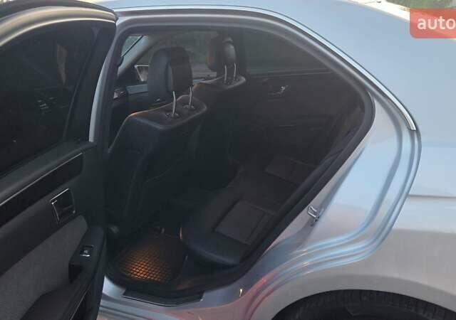 Серый Мерседес Е-Класс, объемом двигателя 2.2 л и пробегом 268 тыс. км за 10950 $, фото 12 на Automoto.ua