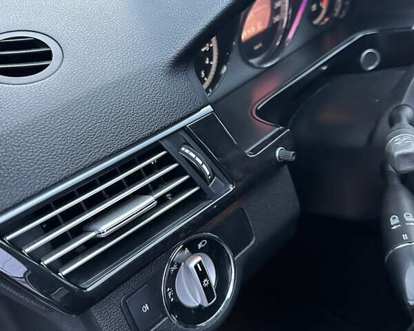 Серый Мерседес Е-Класс, объемом двигателя 2.2 л и пробегом 246 тыс. км за 12000 $, фото 18 на Automoto.ua