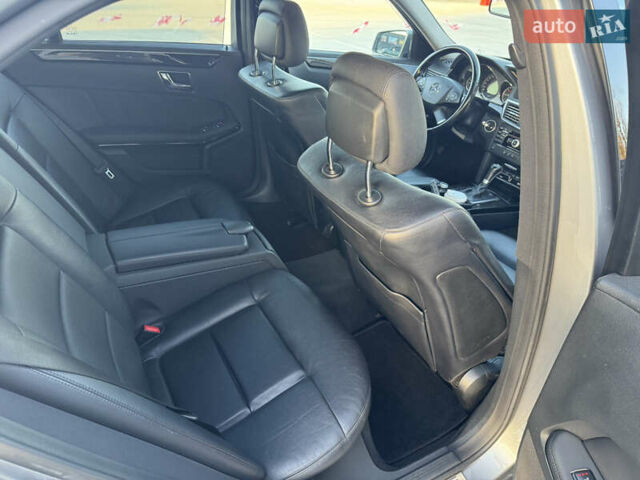 Серый Мерседес Е-Класс, объемом двигателя 2.14 л и пробегом 245 тыс. км за 11900 $, фото 29 на Automoto.ua