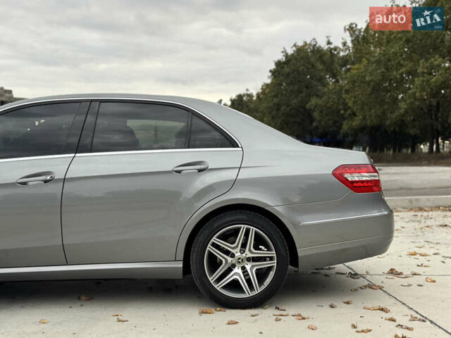Мерседес Е-Клас 2010 у Києві на Automoto.ua Сірий Мерседес Е-Клас, об'ємом двигуна 2.14 л та пробігом 398 тис. км за 13900 $, фото 5 на Automoto.ua
