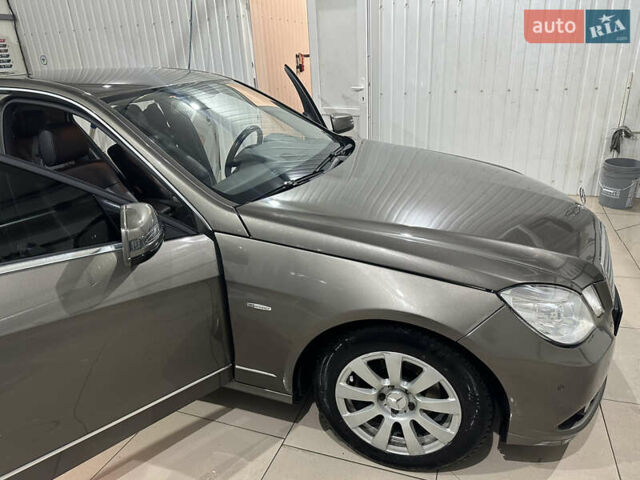 Серый Мерседес Е-Класс, объемом двигателя 2.2 л и пробегом 280 тыс. км за 11900 $, фото 11 на Automoto.ua