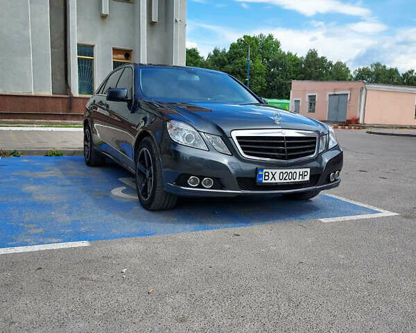 Сірий Мерседес Е-Клас, об'ємом двигуна 2.2 л та пробігом 200 тис. км за 12000 $, фото 2 на Automoto.ua