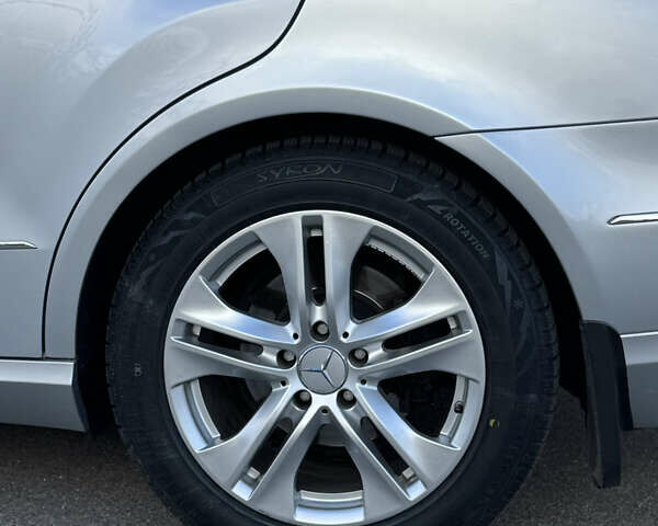 Сірий Мерседес Е-Клас, об'ємом двигуна 2.2 л та пробігом 325 тис. км за 12400 $, фото 14 на Automoto.ua