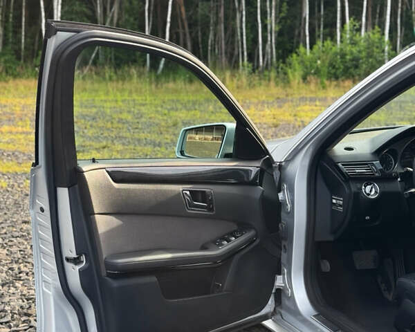 Сірий Мерседес Е-Клас, об'ємом двигуна 3 л та пробігом 250 тис. км за 13299 $, фото 9 на Automoto.ua