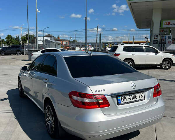 Мерседес Е-Класс 2010 в Белой Церкве на Automoto.ua Серый Мерседес Е-Класс, объемом двигателя 2.14 л и пробегом 270 тыс. км за 11000 $, фото 6 на Automoto.ua