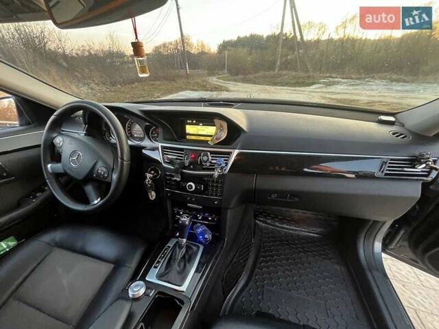 Серый Мерседес Е-Класс, объемом двигателя 2.2 л и пробегом 270 тыс. км за 11000 $, фото 13 на Automoto.ua