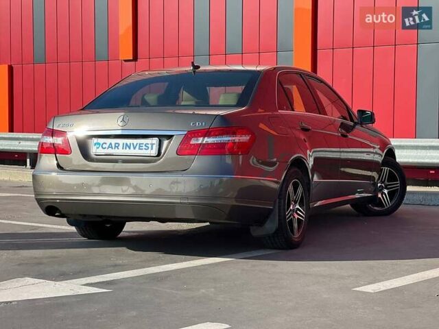 Серый Мерседес Е-Класс, объемом двигателя 2.2 л и пробегом 227 тыс. км за 15499 $, фото 10 на Automoto.ua