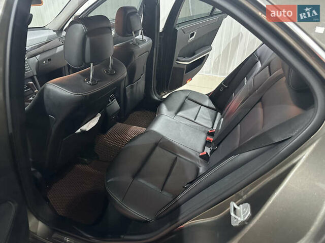 Серый Мерседес Е-Класс, объемом двигателя 2.2 л и пробегом 280 тыс. км за 11900 $, фото 5 на Automoto.ua