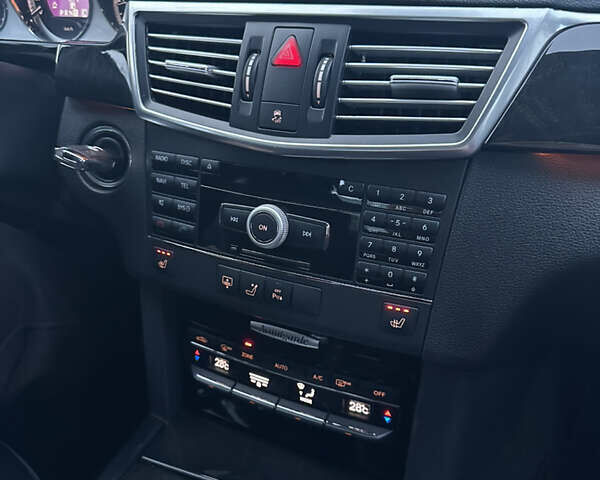 Сірий Мерседес Е-Клас, об'ємом двигуна 2.2 л та пробігом 246 тис. км за 11400 $, фото 33 на Automoto.ua