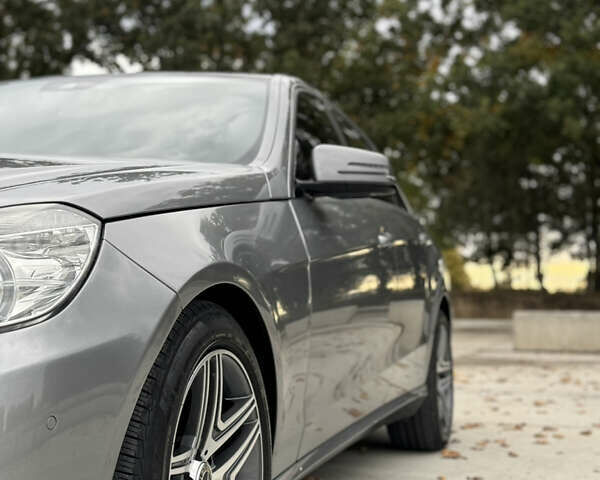 Мерседес Е-Клас 2010 у Києві на Automoto.ua Сірий Мерседес Е-Клас, об'ємом двигуна 2.14 л та пробігом 398 тис. км за 13900 $, фото 11 на Automoto.ua