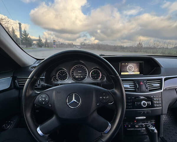 Сірий Мерседес Е-Клас, об'ємом двигуна 2.2 л та пробігом 325 тис. км за 12400 $, фото 11 на Automoto.ua